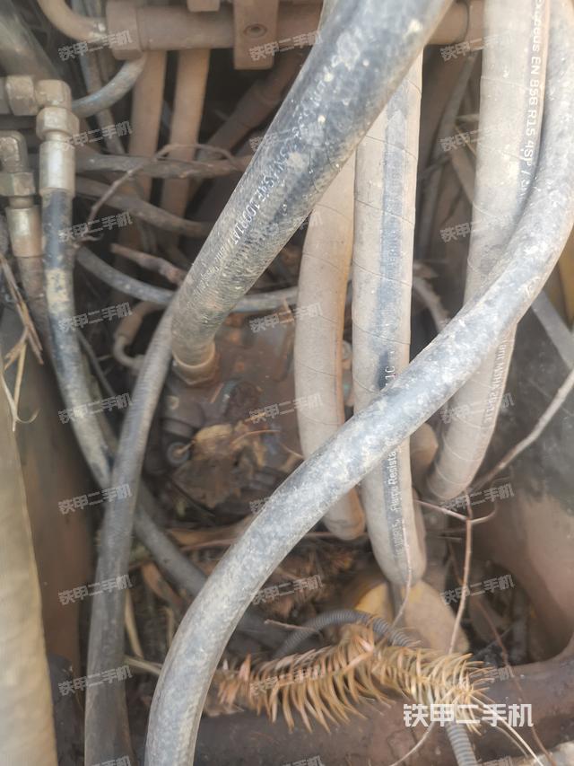 回转马达和主控阀（整机外观）