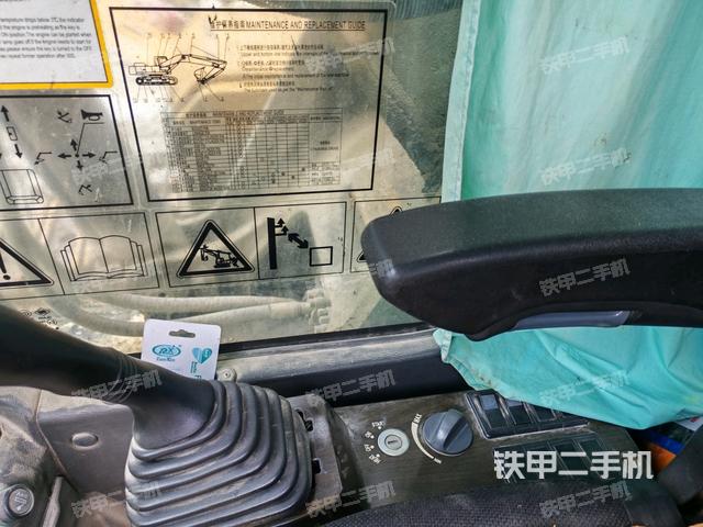 座椅右側(cè)控制臺/鑰匙門/油門/含右手柄(駕駛室部分) 座椅右側(cè)控制臺/鑰匙門/油門/含右手柄(駕駛室部分)