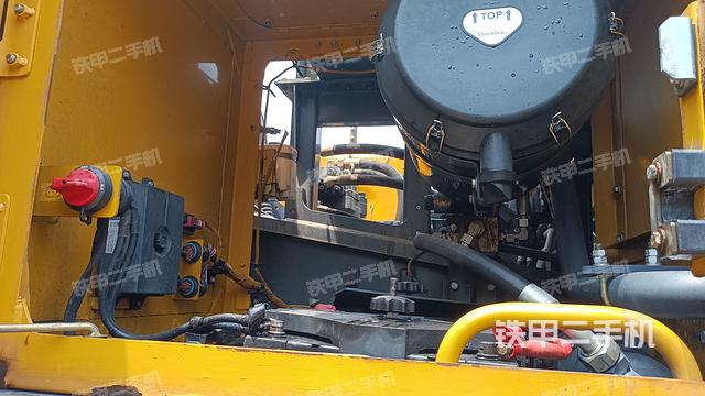 駕駛室整體（整機(jī)外觀）