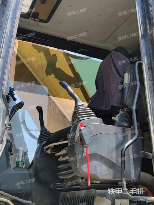 駕駛室頂部俯視(上車(chē)部件) 駕駛室頂部俯視(上車(chē)部件)