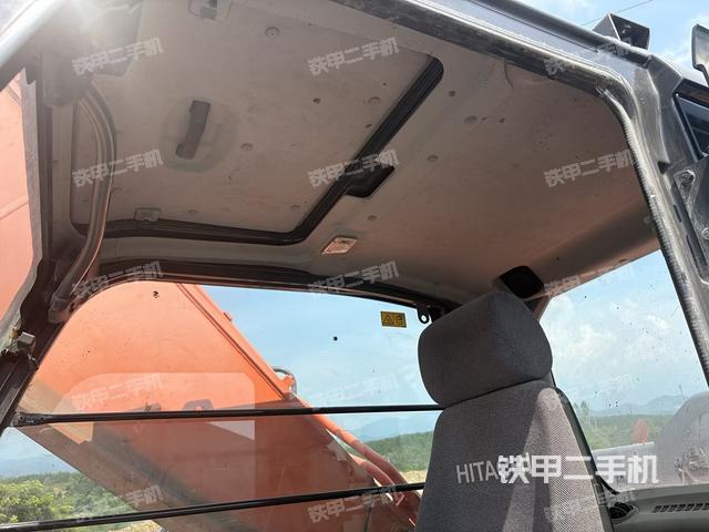座椅左侧控制台/音响/含左手柄(驾驶室部分) 座椅左侧控制台/音响/含左手柄(驾驶室部分)