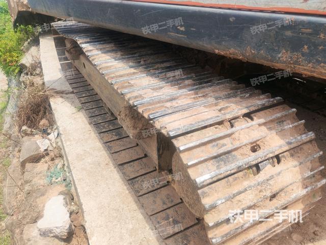 左侧履带整体 （行走机构）