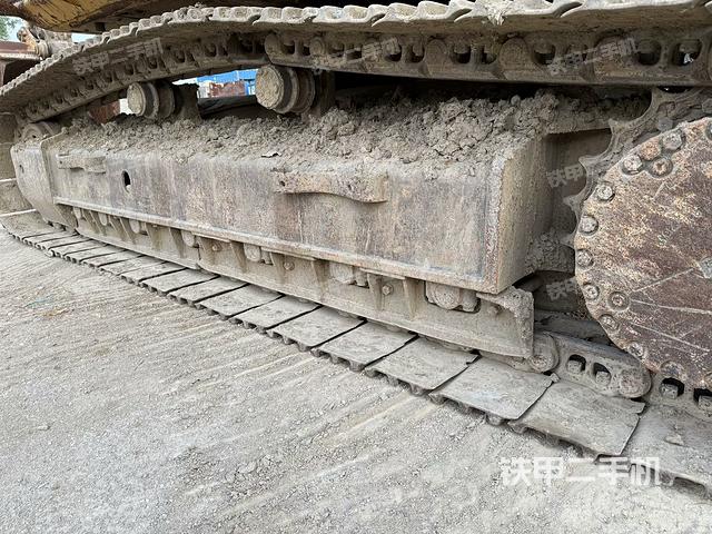 单侧履带整体(整机外观) 单侧履带整体(整机外观)