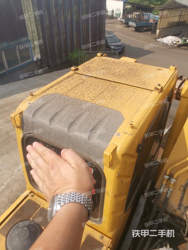 驾驶室顶部（整机外观）