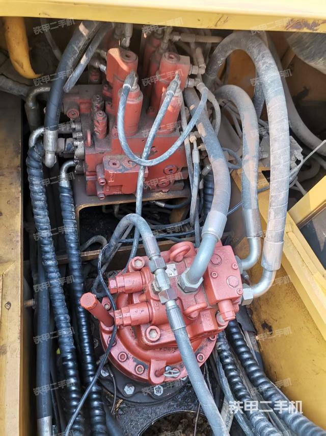 回轉馬達和主控閥（整機外觀）