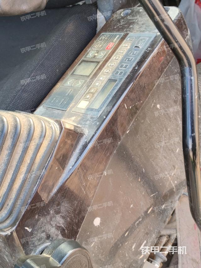 座椅左侧控制台/音响/含左手柄（驾驶室部分）