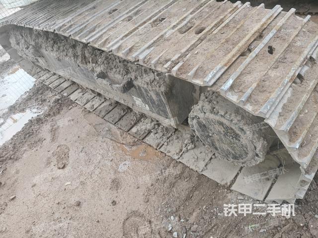 右侧履带整体(行走机构) 右侧履带整体(行走机构)