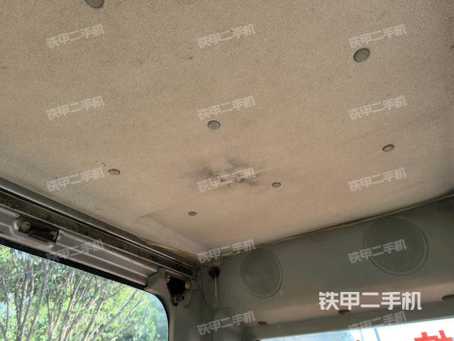 座椅右侧控制台/钥匙门/油门/含右手柄(驾驶室部分) 座椅右侧控制台/钥匙门/油门/含右手柄(驾驶室部分)