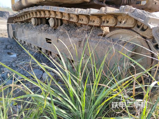 右侧履带整体(行走机构) 右侧履带整体(行走机构)