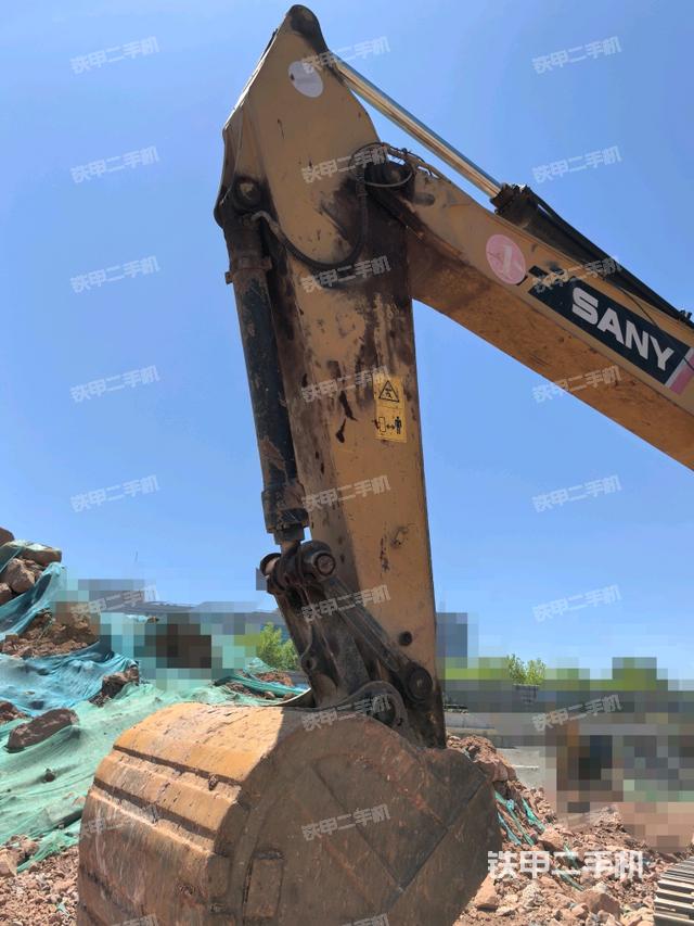 小臂整体左后(工作和回转装置) 小臂整体左后(工作和回转装置)