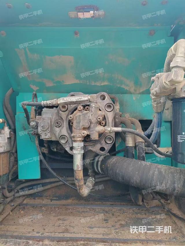 液壓泵艙室正面整體(整機(jī)外觀) 液壓泵艙室正面整體(整機(jī)外觀)