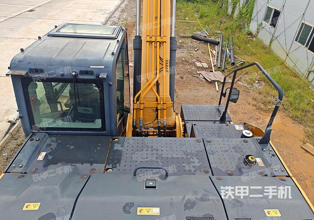 驾驶室顶部（整机外观）