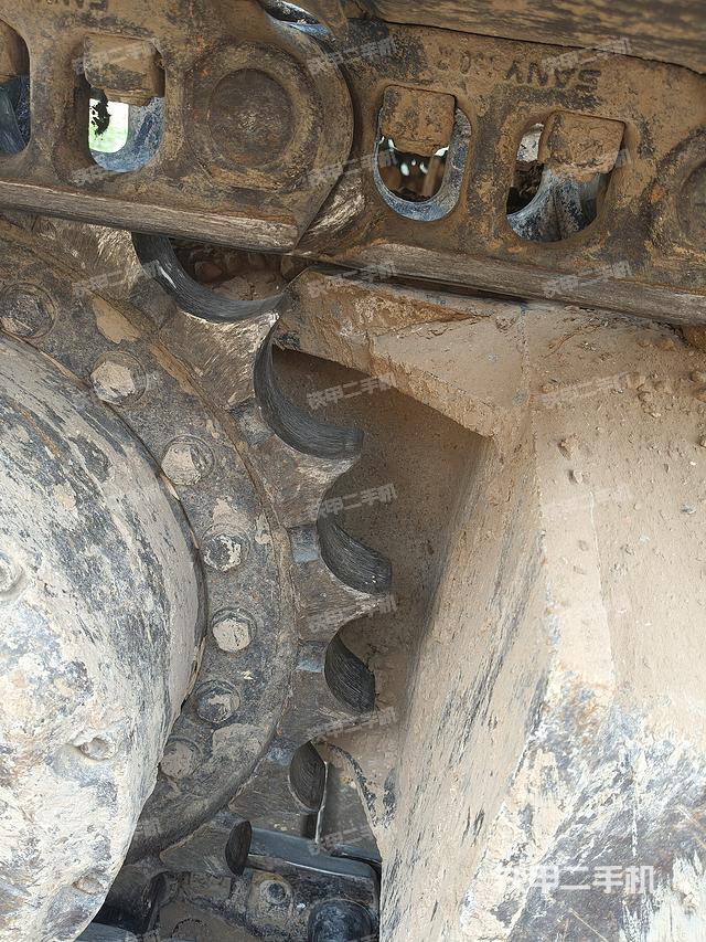 驾驶室顶部（整机外观）