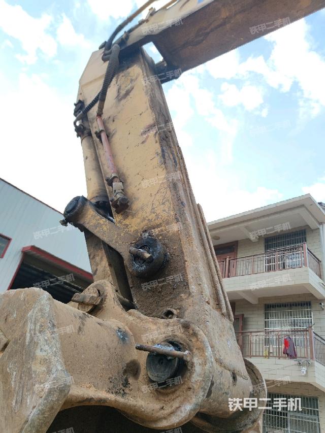 小臂整体左后(工作和回转装置) 小臂整体左后(工作和回转装置)