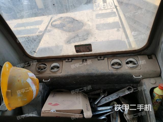 座椅后部(驾驶室部分) 座椅后部(驾驶室部分)