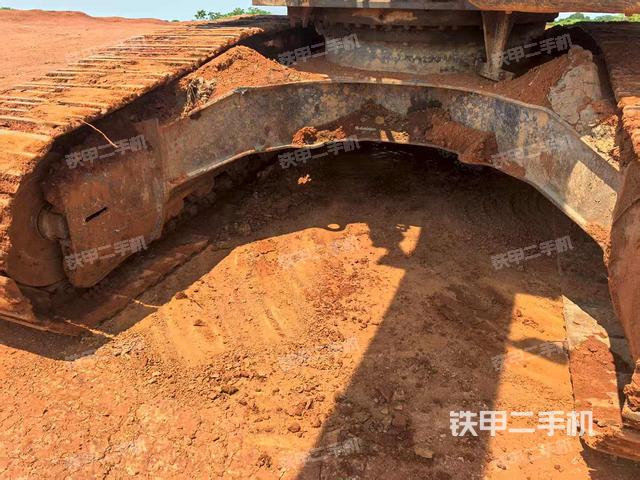 转盘和下车架正前(工作和回转装置) 转盘和下车架正前(工作和回转装置)