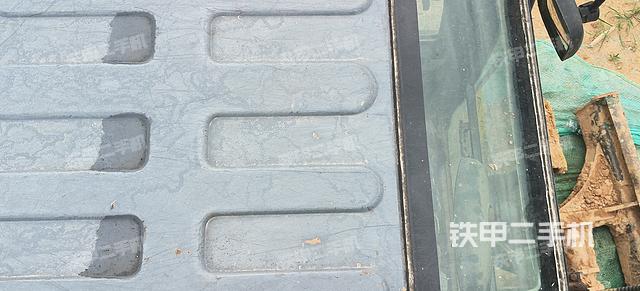 驾驶室顶部（整机外观）