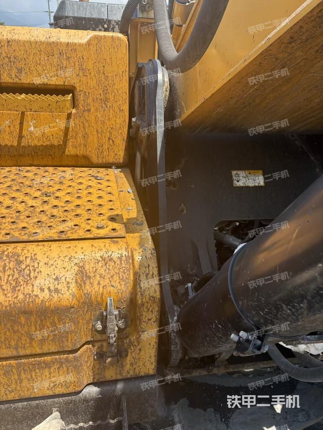 大臂背部俯视(工作和回转装置) 大臂背部俯视(工作和回转装置)