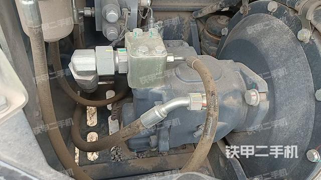 液壓泵艙室正面整體（整機(jī)外觀）