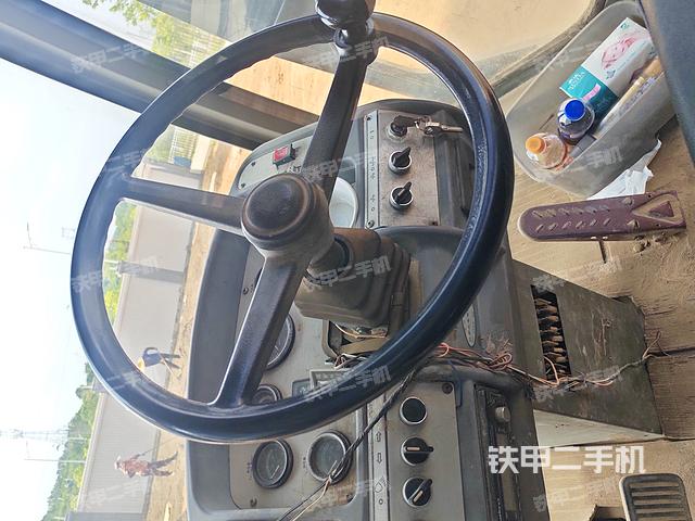 驾驶室操作台(设备外观及核心部件) 驾驶室操作台(设备外观及核心部件)