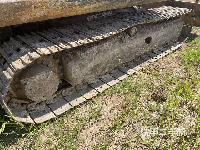 單側(cè)履帶整體(整機(jī)外觀) 單側(cè)履帶整體(整機(jī)外觀)