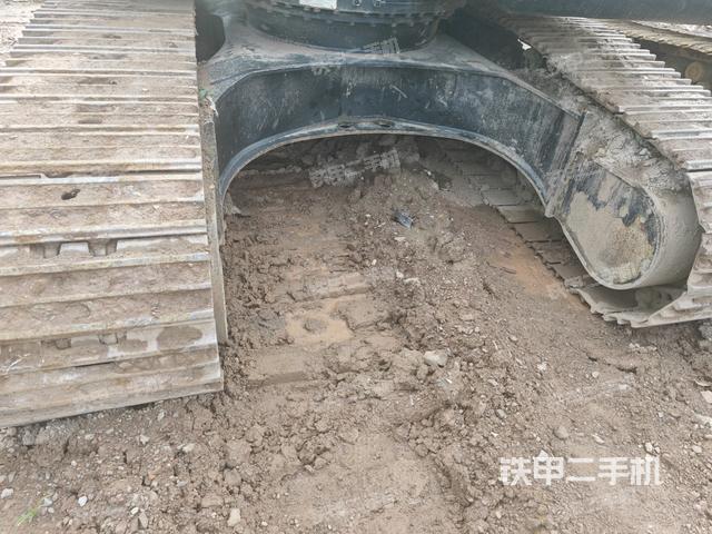 转盘和下车架正前(工作和回转装置) 转盘和下车架正前(工作和回转装置)