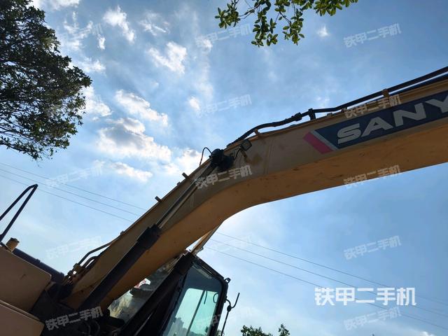 铲斗右后整体(工作和回转装置) 铲斗右后整体(工作和回转装置)