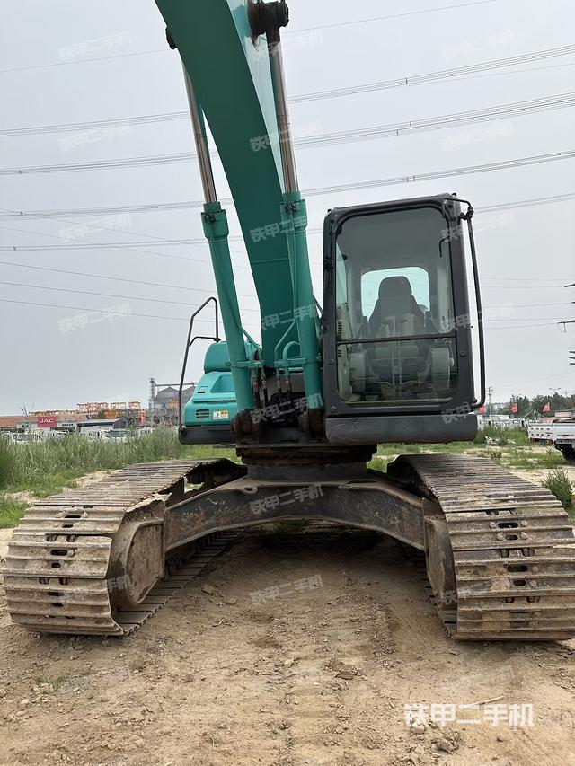驾驶室整体(整机外观) 驾驶室整体(整机外观)