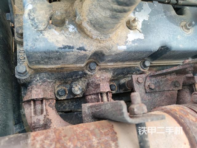 气门室盖螺丝特写(上车部件) 气门室盖螺丝特写(上车部件)
