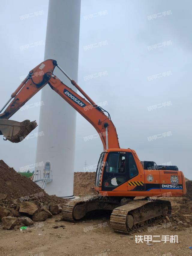 斗山DH225-7挖掘機(jī)