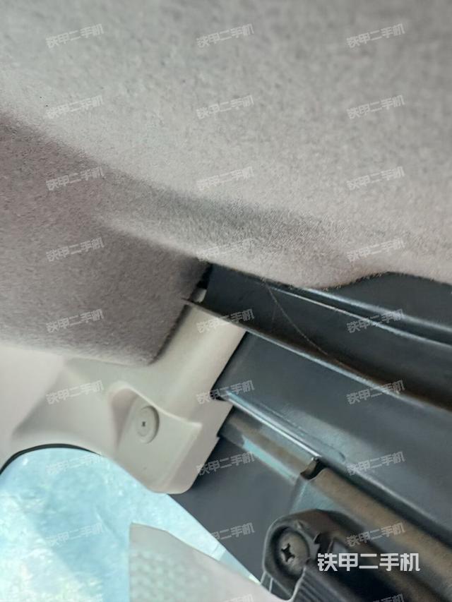 驾驶室左后45度(驾驶室部分) 驾驶室左后45度(驾驶室部分)