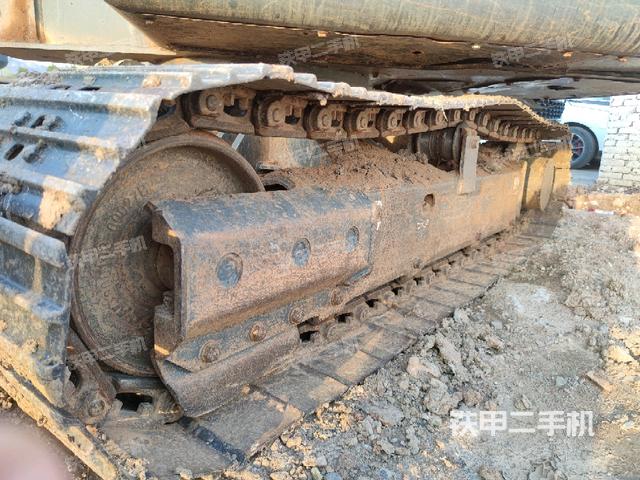 单侧履带整体(整机外观) 单侧履带整体(整机外观)