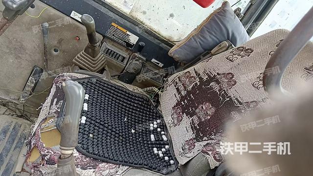 驾驶室整体(整机外观) 驾驶室整体(整机外观)