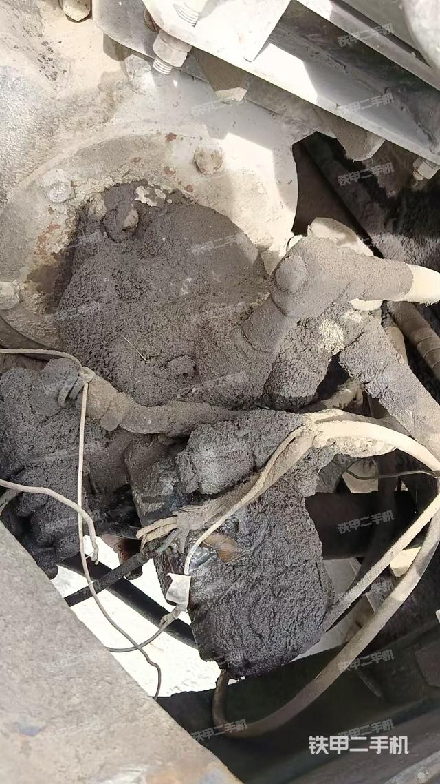 液压泵舱室正面整体(整机外观) 液压泵舱室正面整体(整机外观)