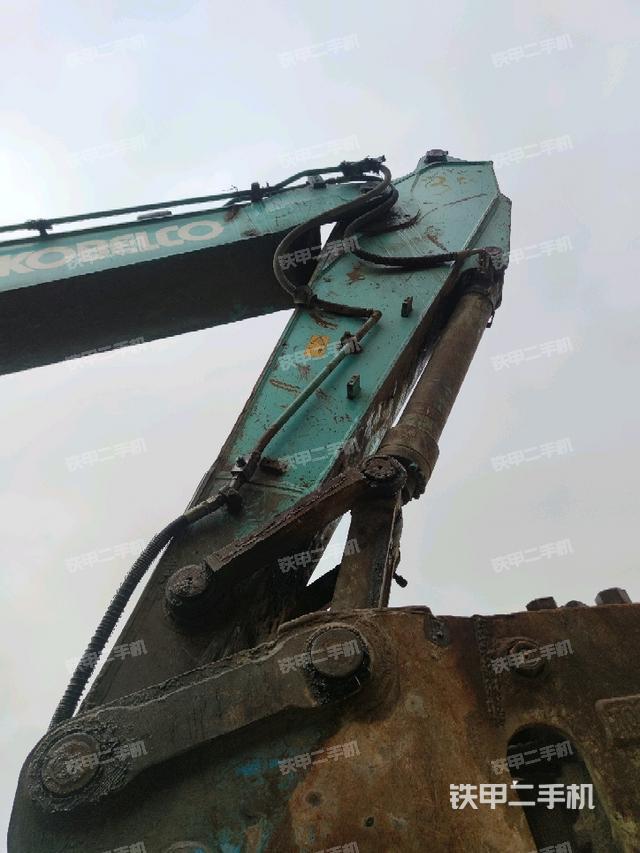 小臂整体右前(工作和回转装置) 小臂整体右前(工作和回转装置)