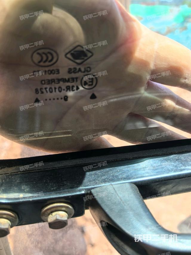 后窗玻璃角标(驾驶室部分) 后窗玻璃角标(驾驶室部分)
