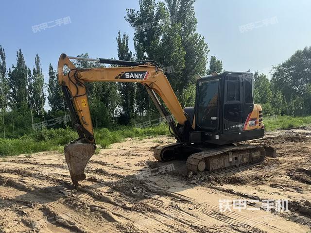 駕駛室整體(整機外觀) 駕駛室整體(整機外觀)