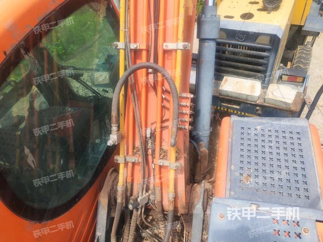 大臂背部俯视（工作和回转装置）