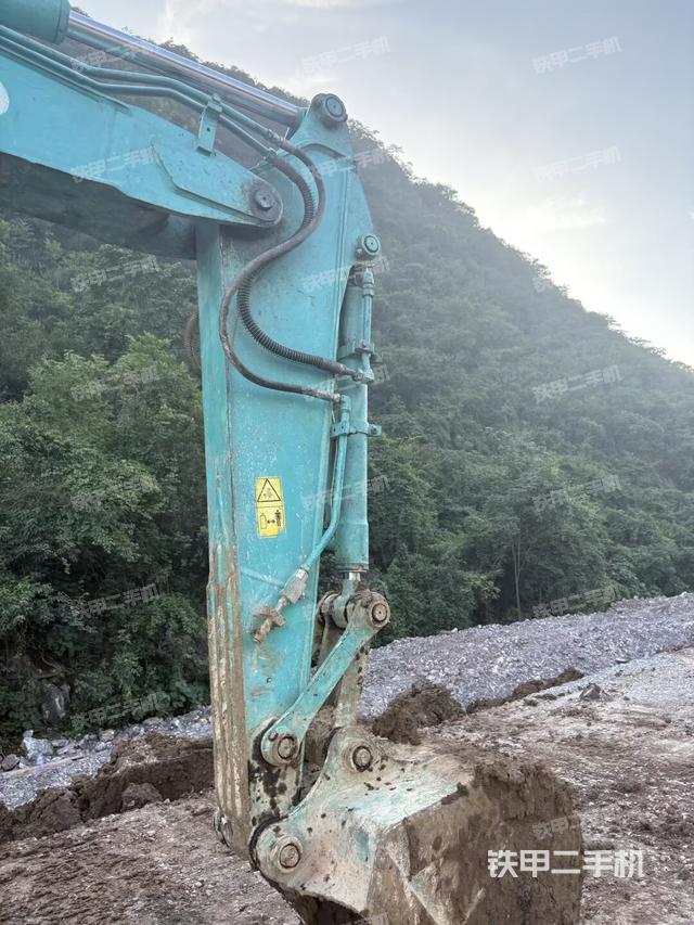 小臂整體右前(工作和回轉(zhuǎn)裝置) 小臂整體右前(工作和回轉(zhuǎn)裝置)