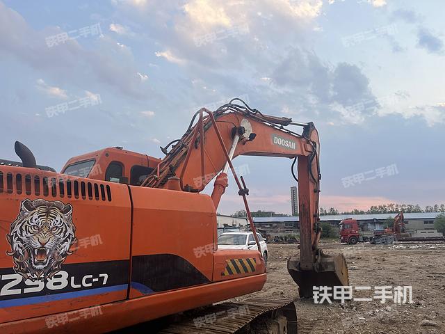 整機右后45°(整機外觀) 整機右后45°(整機外觀)