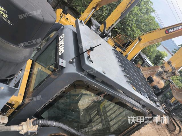 大臂油缸整体 竖拍(工作和回转装置) 大臂油缸整体 竖拍(工作和回转装置)