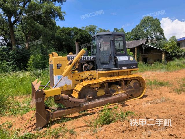 山推SD16標(biāo)準(zhǔn)型推土機