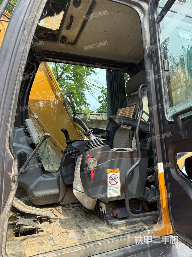 駕駛室整體（整機(jī)外觀）