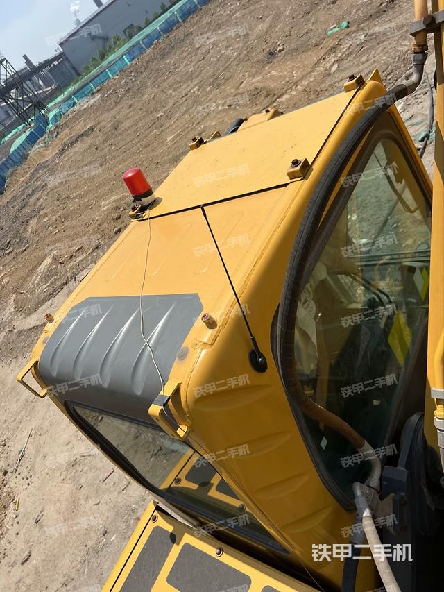 驾驶室顶部（整机外观）