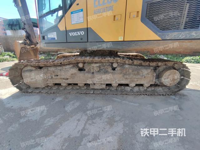 左侧履带整体 (行走机构) 左侧履带整体 (行走机构)