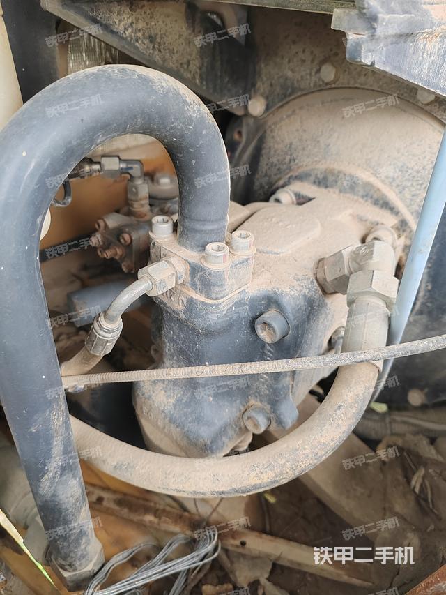液壓泵艙室正面整體(整機(jī)外觀) 液壓泵艙室正面整體(整機(jī)外觀)