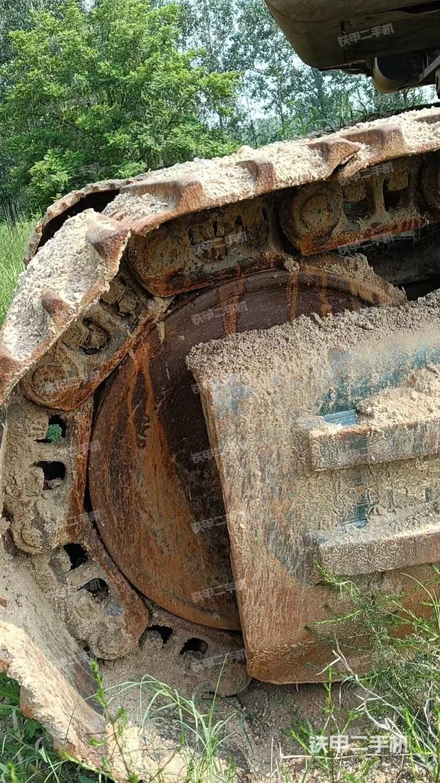 单侧履带整体(整机外观) 单侧履带整体(整机外观)