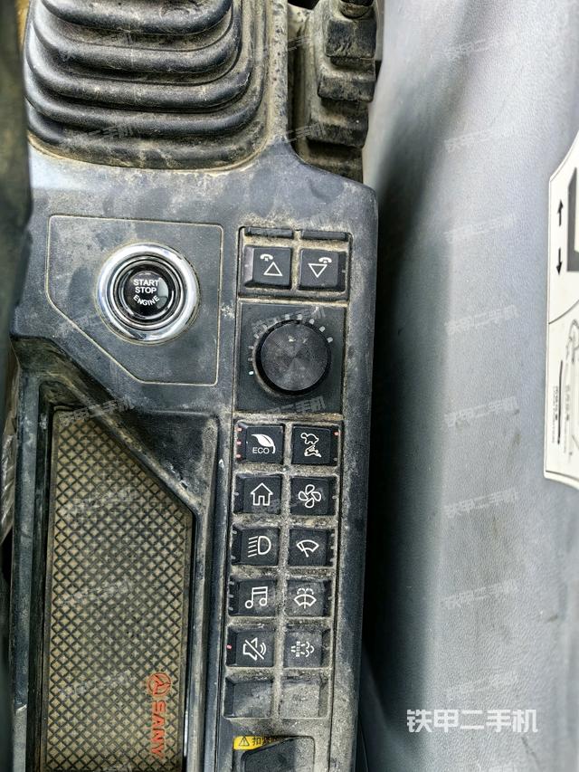 座椅右側(cè)控制臺/鑰匙門/油門/含右手柄（駕駛室部分）