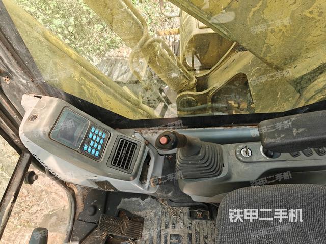 座椅左側(cè)控制臺/音響/含左手柄(駕駛室部分) 座椅左側(cè)控制臺/音響/含左手柄(駕駛室部分)