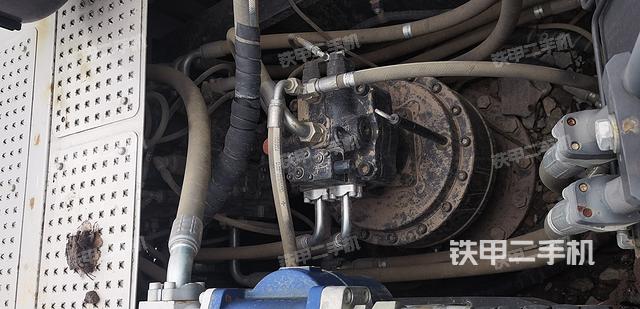 回转马达和主控阀（整机外观）